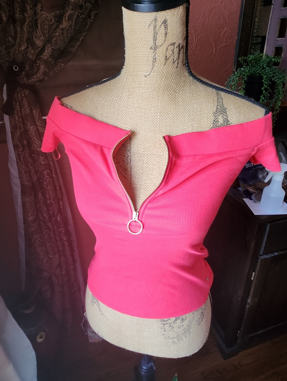 GUESS Off-Shoulder Red Women's Zip-Front Top - Picture 3 of 7